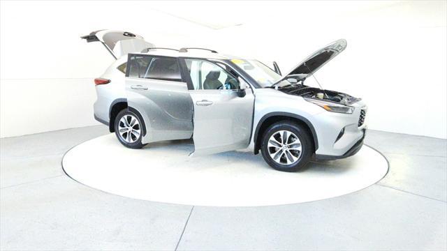 used 2024 Toyota Highlander car, priced at $42,985