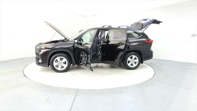 used 2022 Toyota Highlander car, priced at $32,985