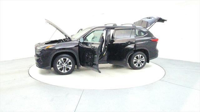 used 2021 Toyota Highlander car, priced at $36,395