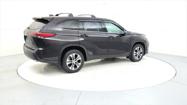 used 2021 Toyota Highlander car, priced at $36,395