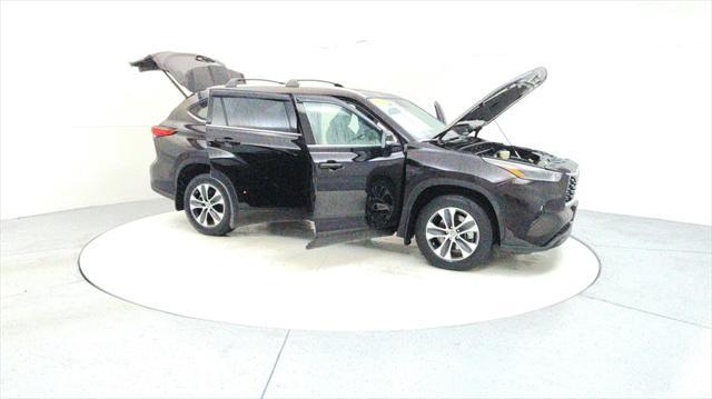 used 2021 Toyota Highlander car, priced at $36,395