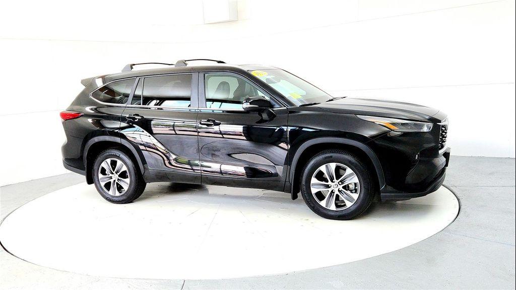 used 2023 Toyota Highlander car, priced at $42,985