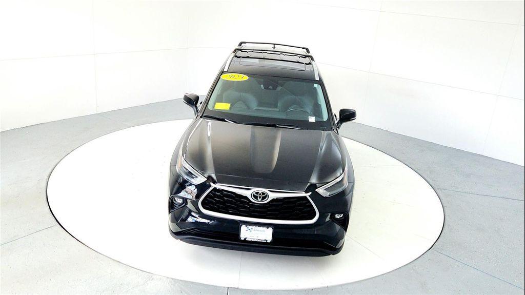 used 2023 Toyota Highlander car, priced at $42,985