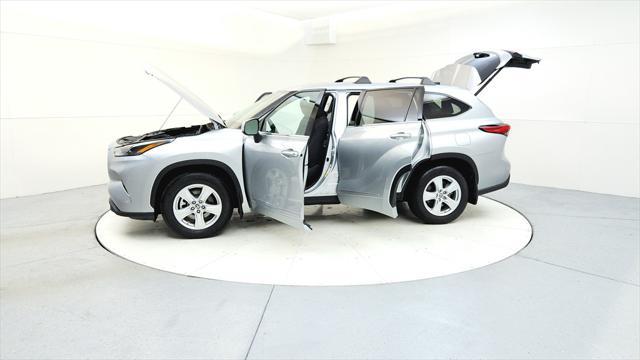 used 2022 Toyota Highlander car, priced at $32,985