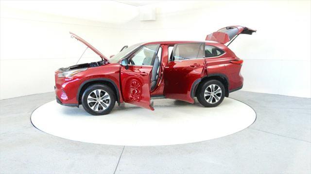 used 2020 Toyota Highlander car, priced at $32,695