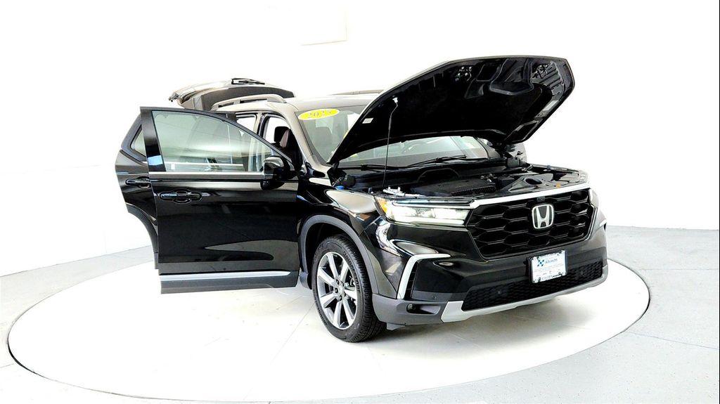 used 2025 Honda Pilot car, priced at $46,985