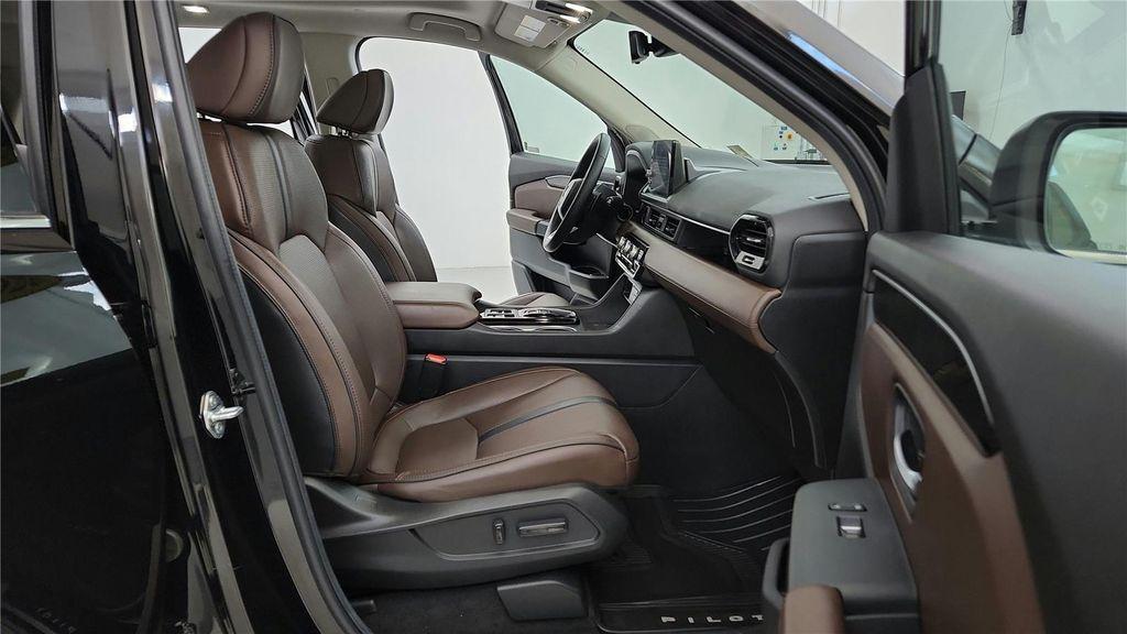 used 2025 Honda Pilot car, priced at $46,985