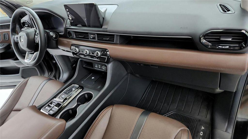 used 2025 Honda Pilot car, priced at $46,985