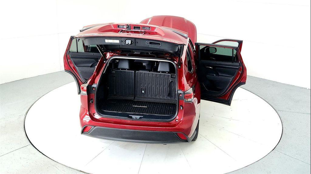 used 2022 Toyota Highlander car, priced at $38,985