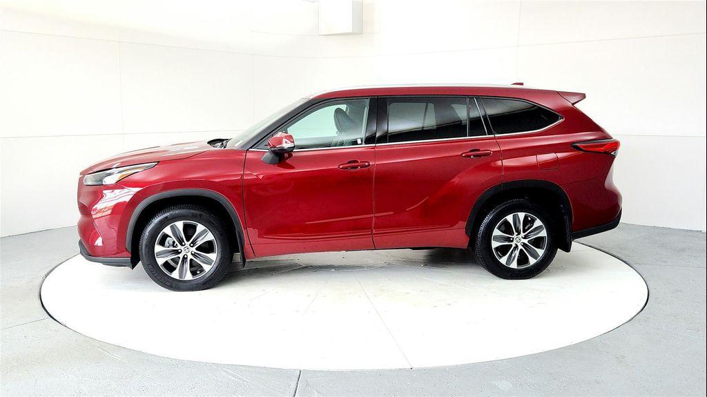 used 2022 Toyota Highlander car, priced at $38,985