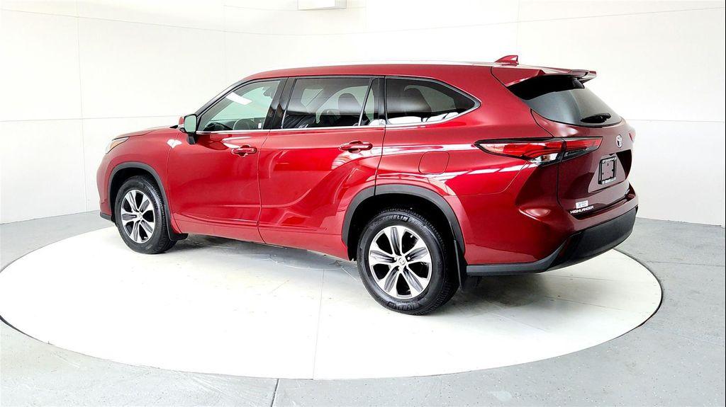 used 2022 Toyota Highlander car, priced at $38,985