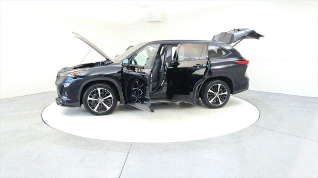 used 2021 Toyota Highlander car, priced at $38,985