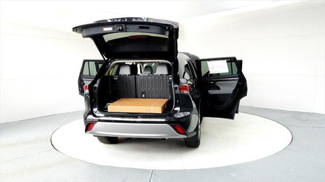 new 2025 Toyota Highlander car, priced at $51,119