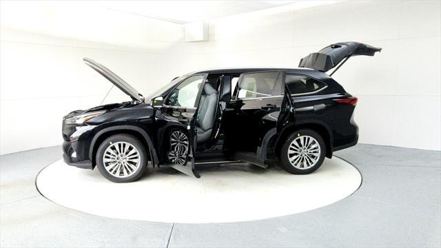 new 2025 Toyota Highlander car, priced at $51,119