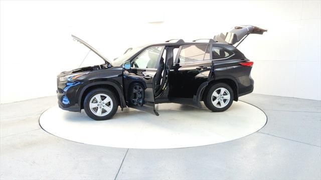 used 2023 Toyota Highlander Hybrid car, priced at $39,695