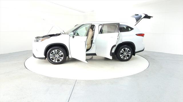 used 2022 Toyota Highlander car, priced at $39,495