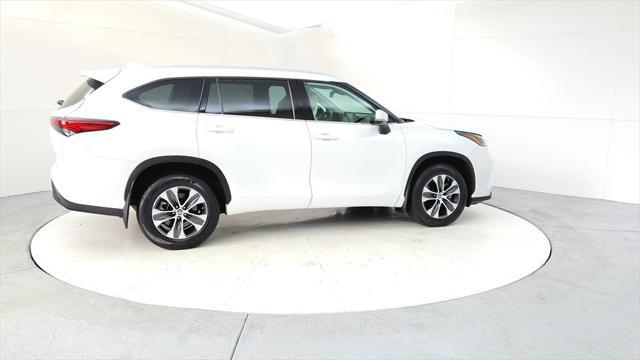 used 2022 Toyota Highlander car, priced at $39,495