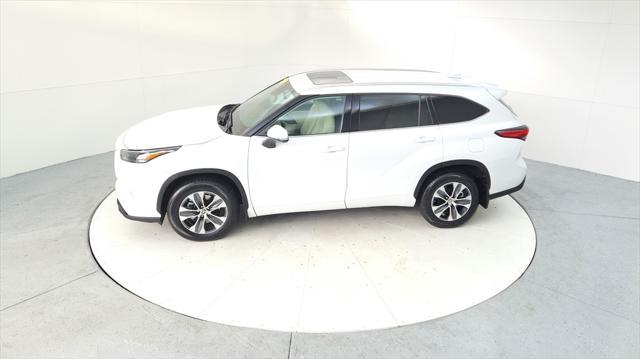 used 2022 Toyota Highlander car, priced at $39,495