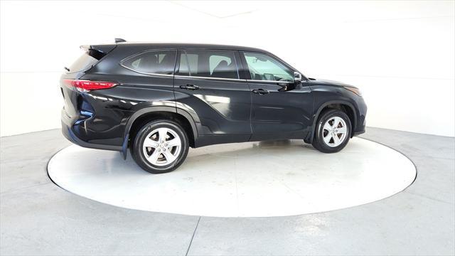 used 2021 Toyota Highlander car, priced at $28,495