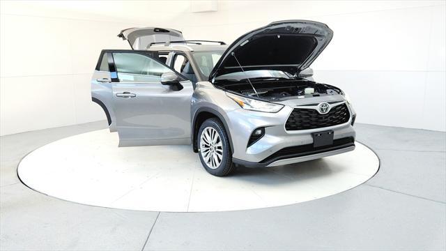 new 2025 Toyota Highlander car, priced at $51,365