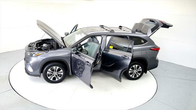 used 2023 Toyota Highlander car, priced at $43,495