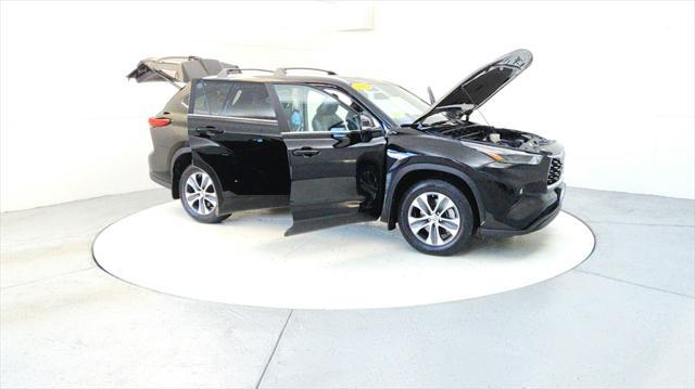 used 2023 Toyota Highlander car, priced at $38,895