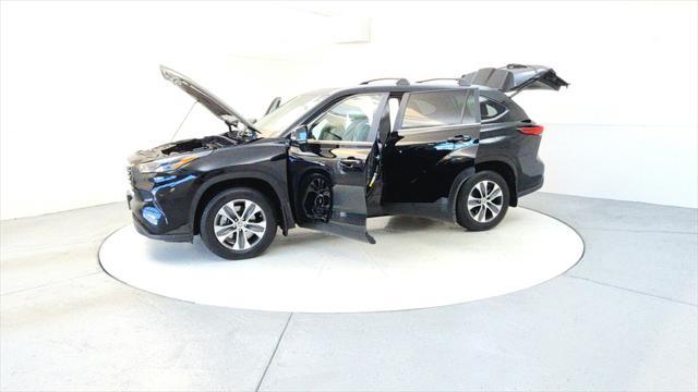 used 2023 Toyota Highlander car, priced at $38,895