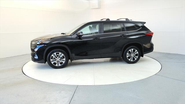 used 2023 Toyota Highlander car, priced at $38,895