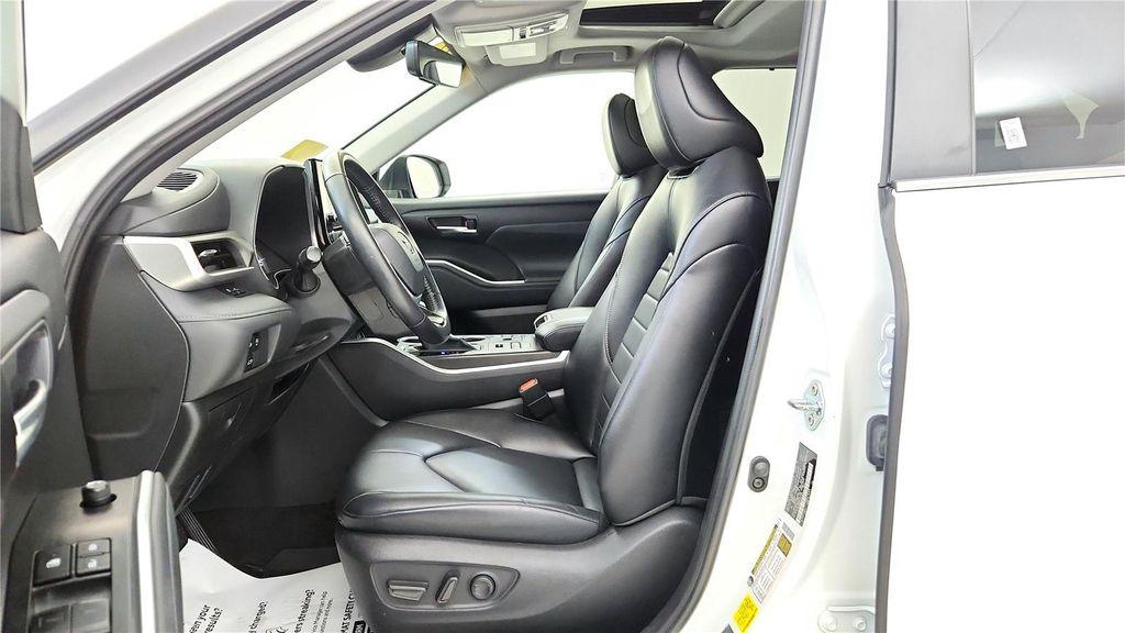 used 2023 Toyota Highlander car, priced at $40,985