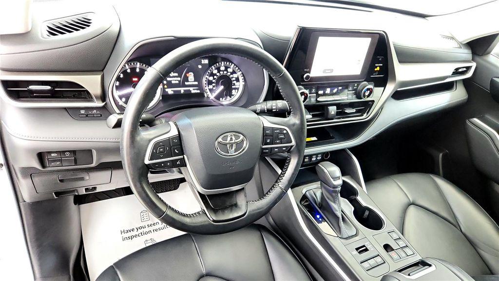 used 2023 Toyota Highlander car, priced at $40,985