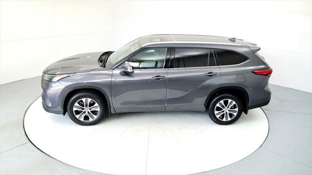 used 2022 Toyota Highlander car, priced at $39,495