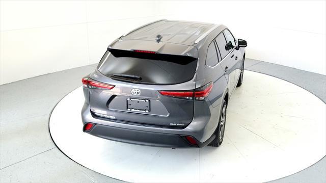 used 2022 Toyota Highlander car, priced at $39,495