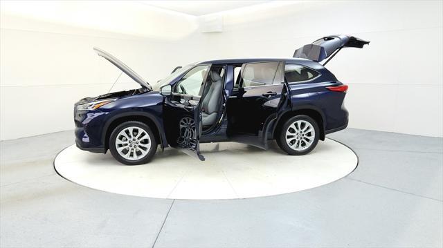 used 2022 Toyota Highlander car, priced at $39,595