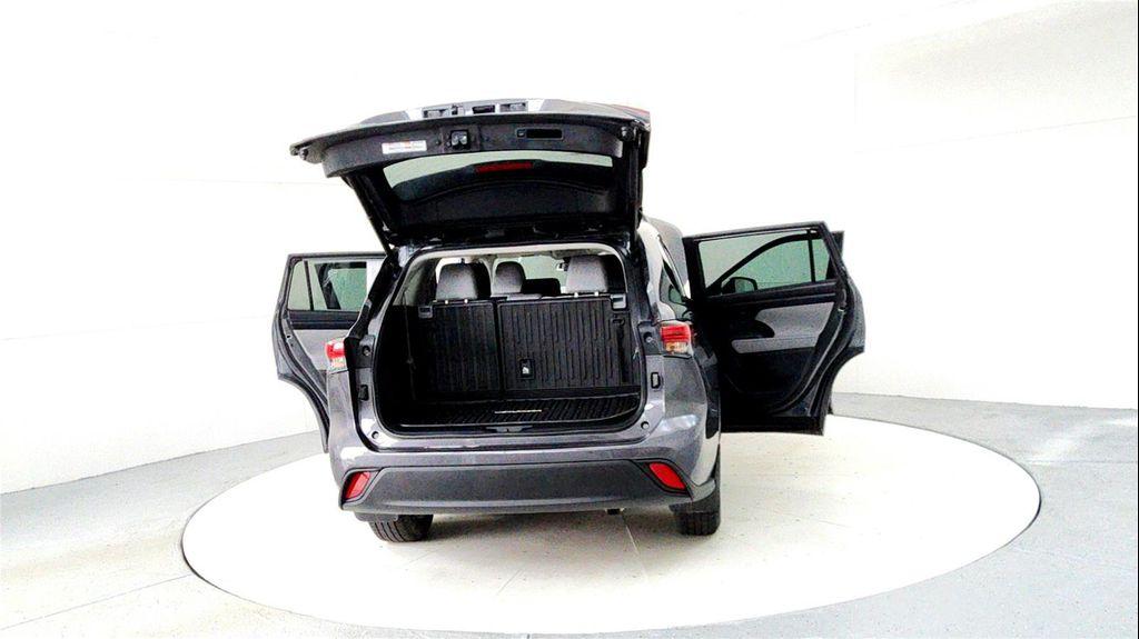 used 2022 Toyota Highlander car, priced at $32,495