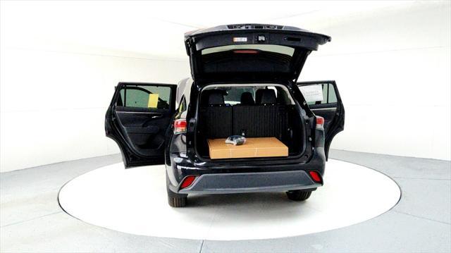 new 2025 Toyota Highlander Hybrid car, priced at $53,613