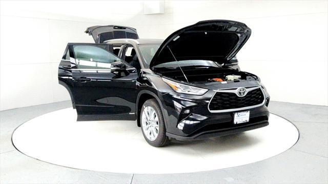 new 2025 Toyota Highlander Hybrid car, priced at $53,613