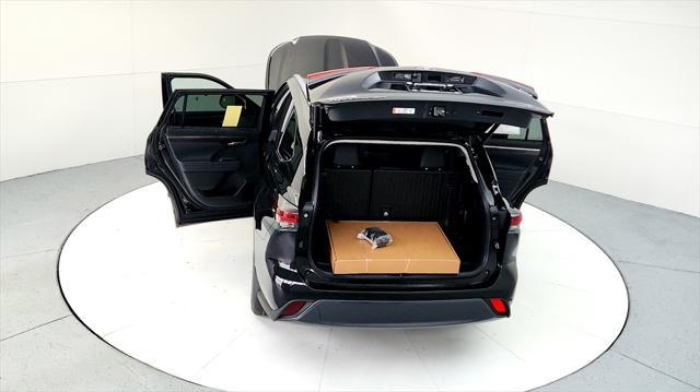 new 2025 Toyota Highlander Hybrid car, priced at $53,613