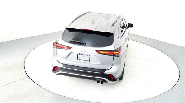 used 2022 Toyota Highlander car, priced at $39,695
