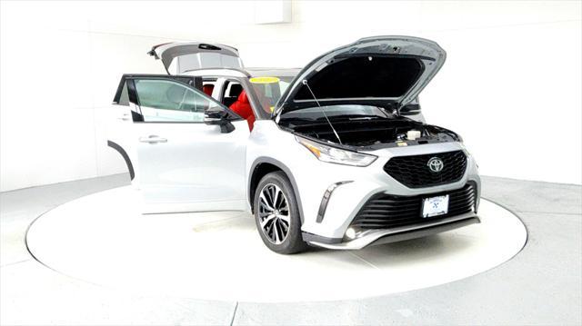 used 2022 Toyota Highlander car, priced at $39,695