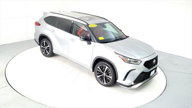 used 2022 Toyota Highlander car, priced at $39,695