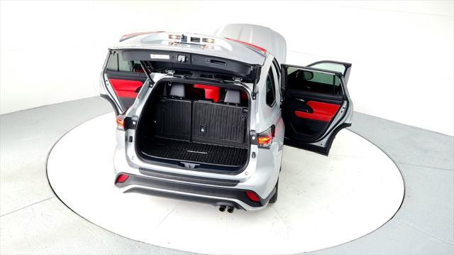 used 2022 Toyota Highlander car, priced at $39,695