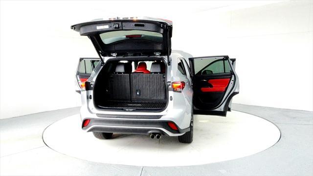 used 2022 Toyota Highlander car, priced at $39,695
