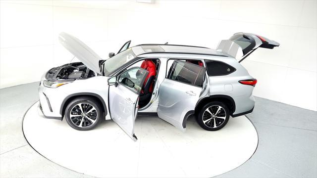 used 2022 Toyota Highlander car, priced at $39,695