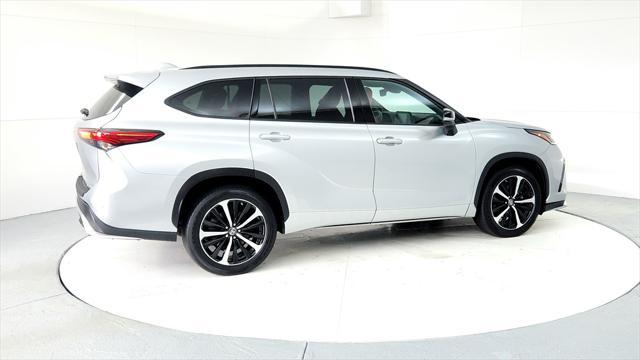 used 2022 Toyota Highlander car, priced at $39,695