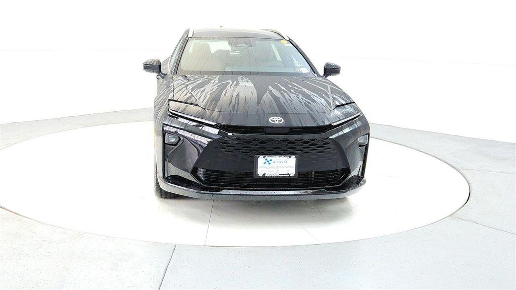 new 2025 Toyota Crown Signia car