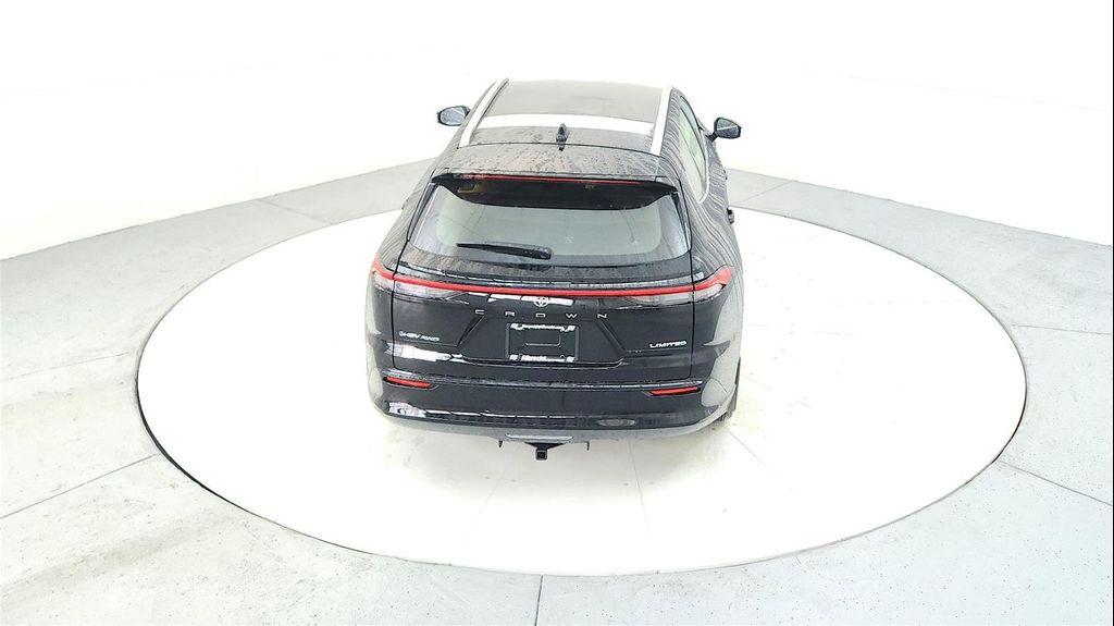 new 2025 Toyota Crown Signia car