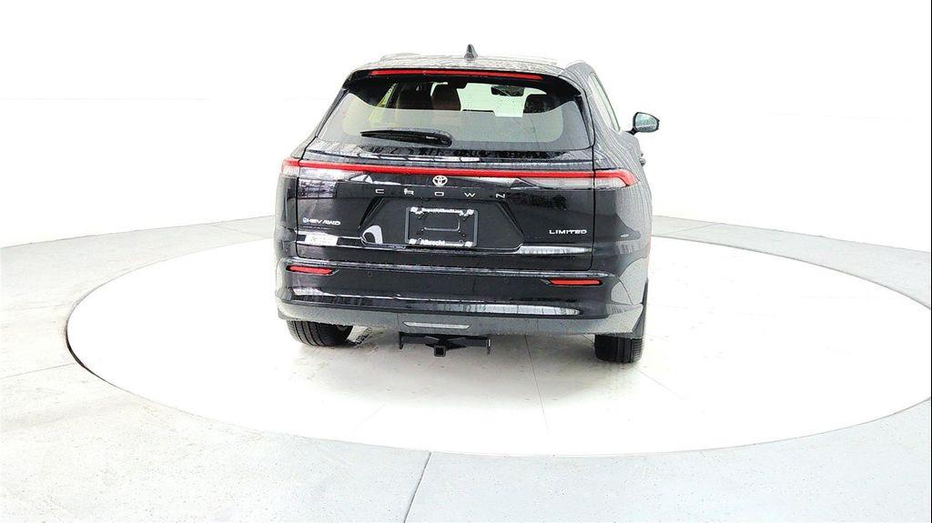 new 2025 Toyota Crown Signia car