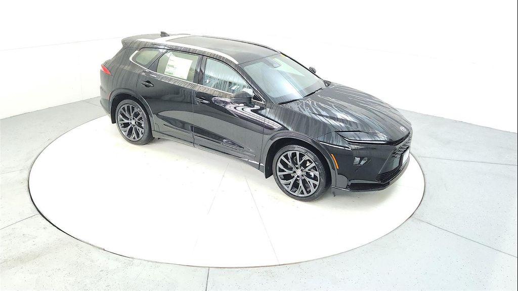 new 2025 Toyota Crown Signia car