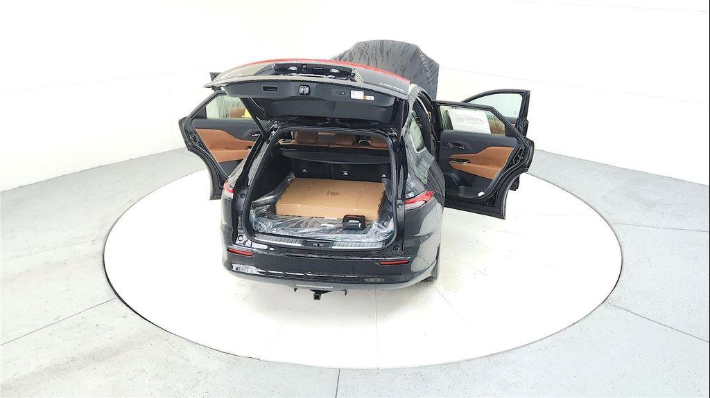 new 2025 Toyota Crown Signia car