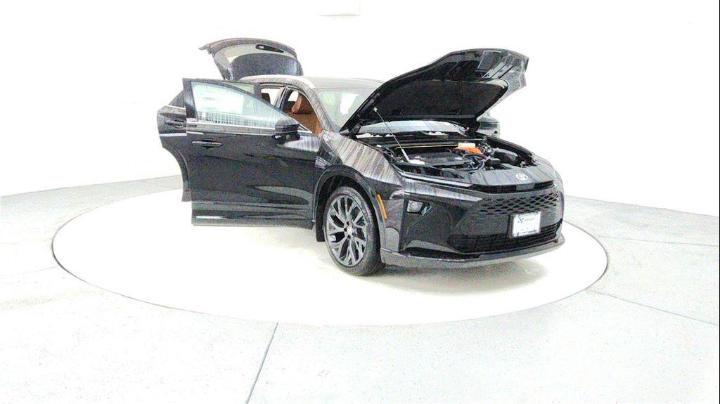 new 2025 Toyota Crown Signia car